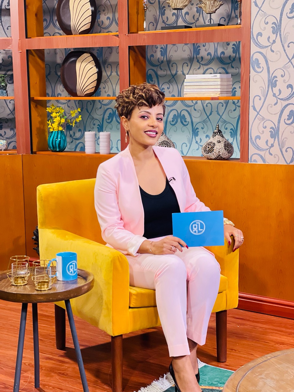Daggy seated in a yellow chair on the Daggy Show set
